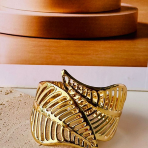 Bracelete Folha Vazada Banhada