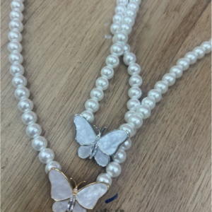 Colar Choker Feminino Pérolas Detalhe de Borboleta Delicado