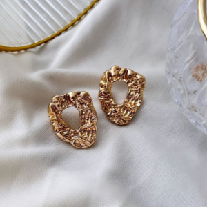Brinco Pequeno Dourado Moderno