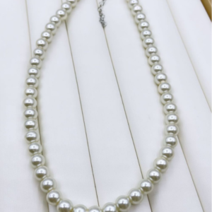 Colar de Pérolas Detalhe Minimalista Retro