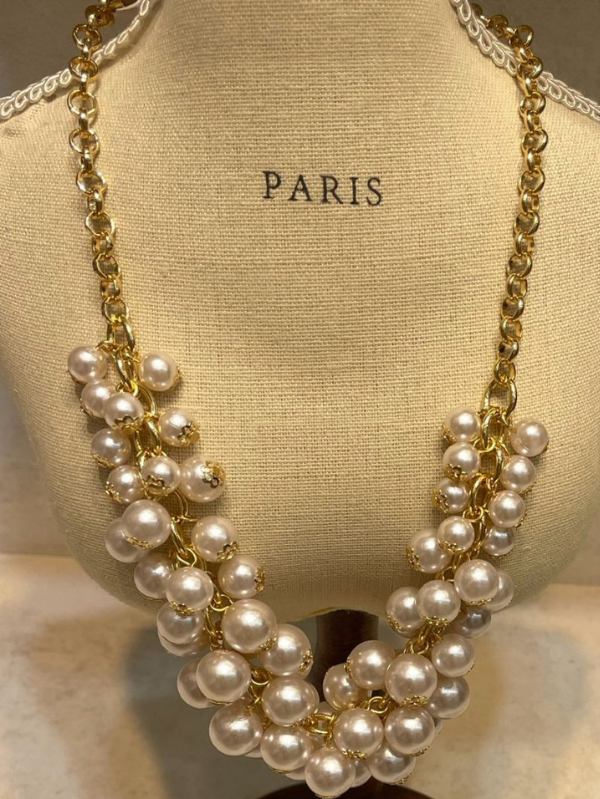 Colar Longo Dourado de Pérolas