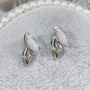 Brinco Feminino Elegante Pequeno