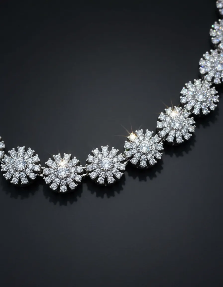 Colar Feminino Elegante com Cristal Prata e Dourado Design Sofisticado - Image 4