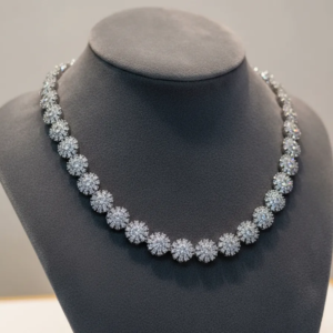 Colar Feminino Elegante com Cristal Prata e Dourado Design Sofisticado