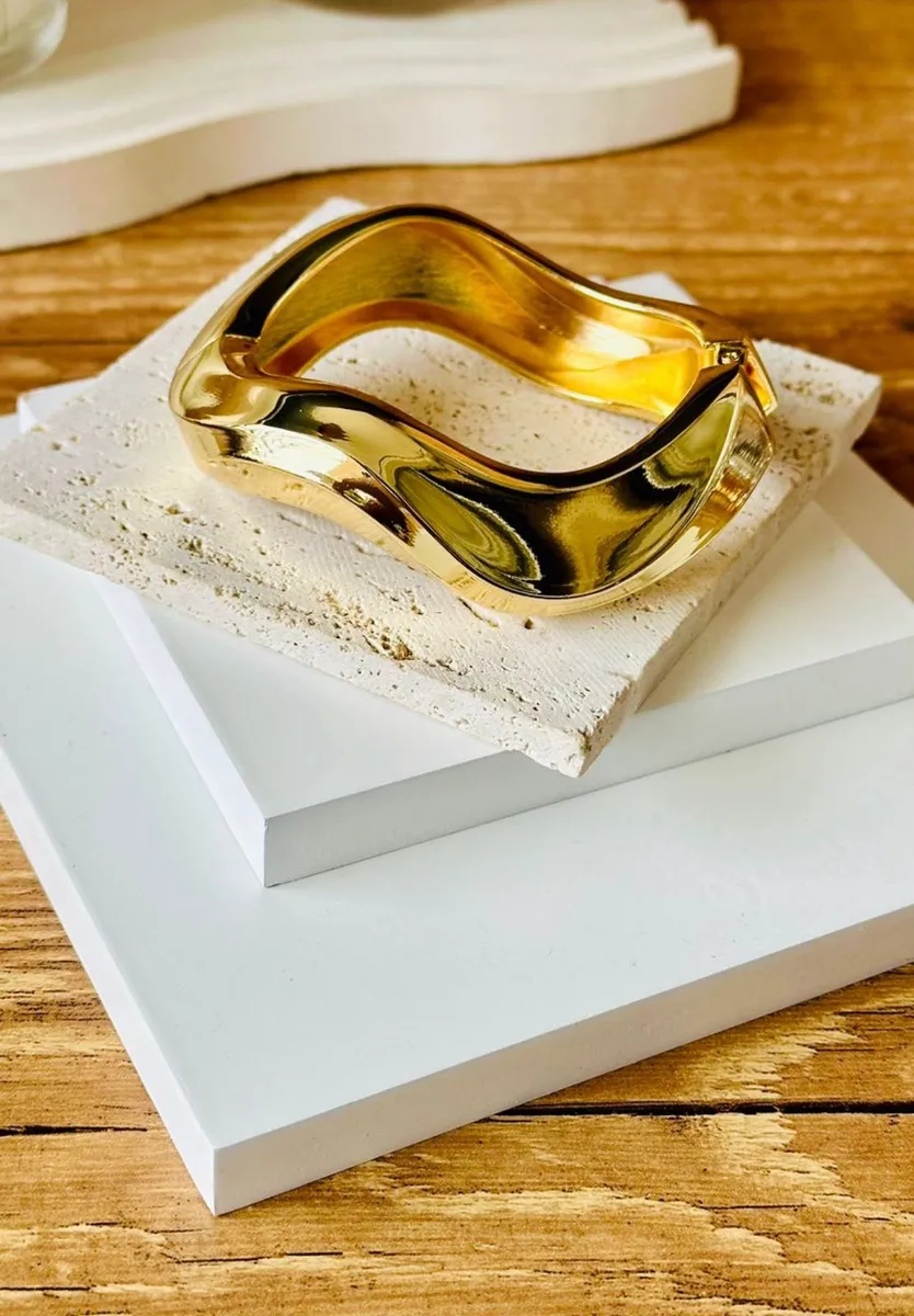 Bracelete Onda Versátil Banho Dourado Prata Encaixe Perfeito - Imagem 2