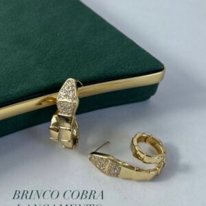 Brinco Cobra Dourado com Zircônias Brilho Luxuoso