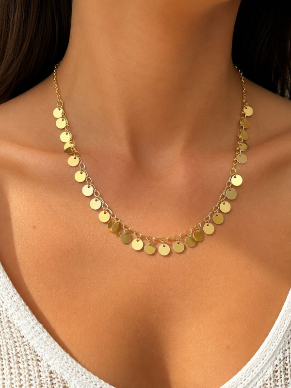 Colar Medalhinhas Douradas Feminino Delicado e Sofisticado