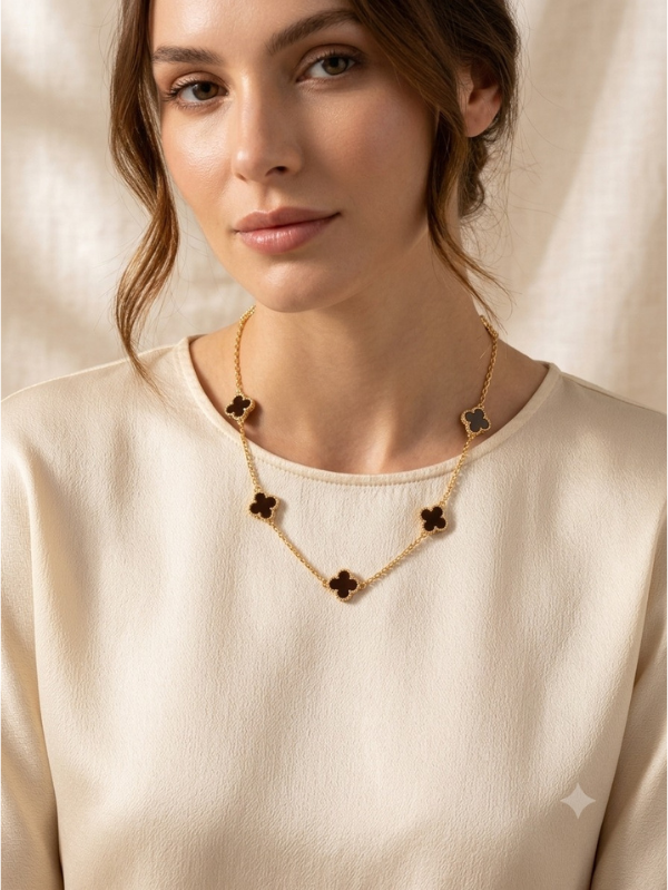 Colar Trevo Preto Dourado Feminino Elegante e Sofisticado