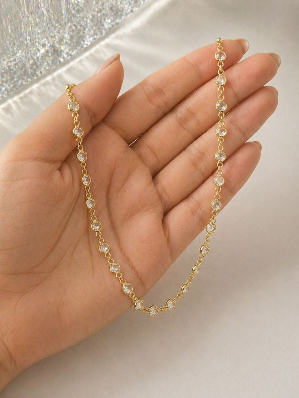 Colar Riviera Cristais Brancos Dourado Elegância Atemporal - Imagem 3