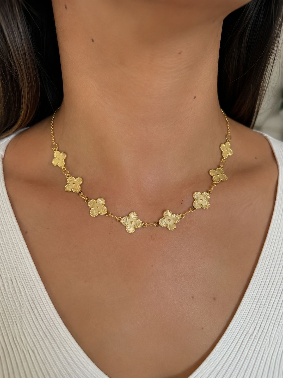 Colar Flores Douradas Delicado Feminino Elegância Floral