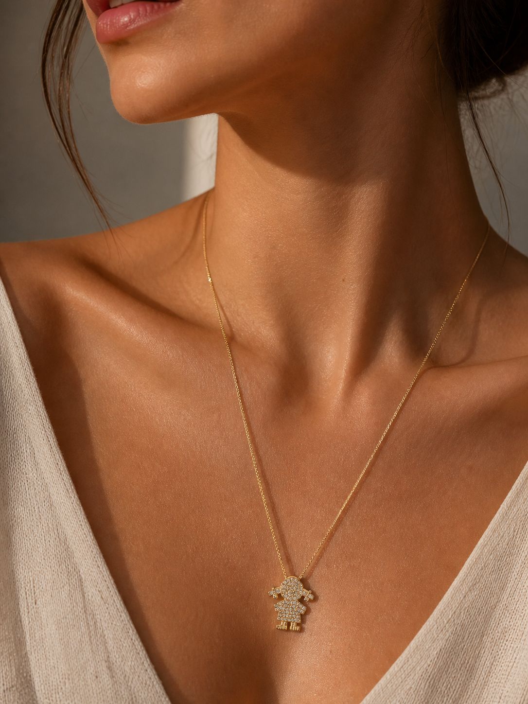 Colar Menina com Zircônias Dourado Delicado Feminino